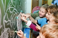 Обучение детей в ходе подвижных развивающих игр. Фото детей на интернет-сайте Игоря Губарева.