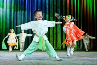 Фольклорный ансамбль русского танца на Московском фестивале искусств. Фото детей на интернет-сайте Игоря Губарева.